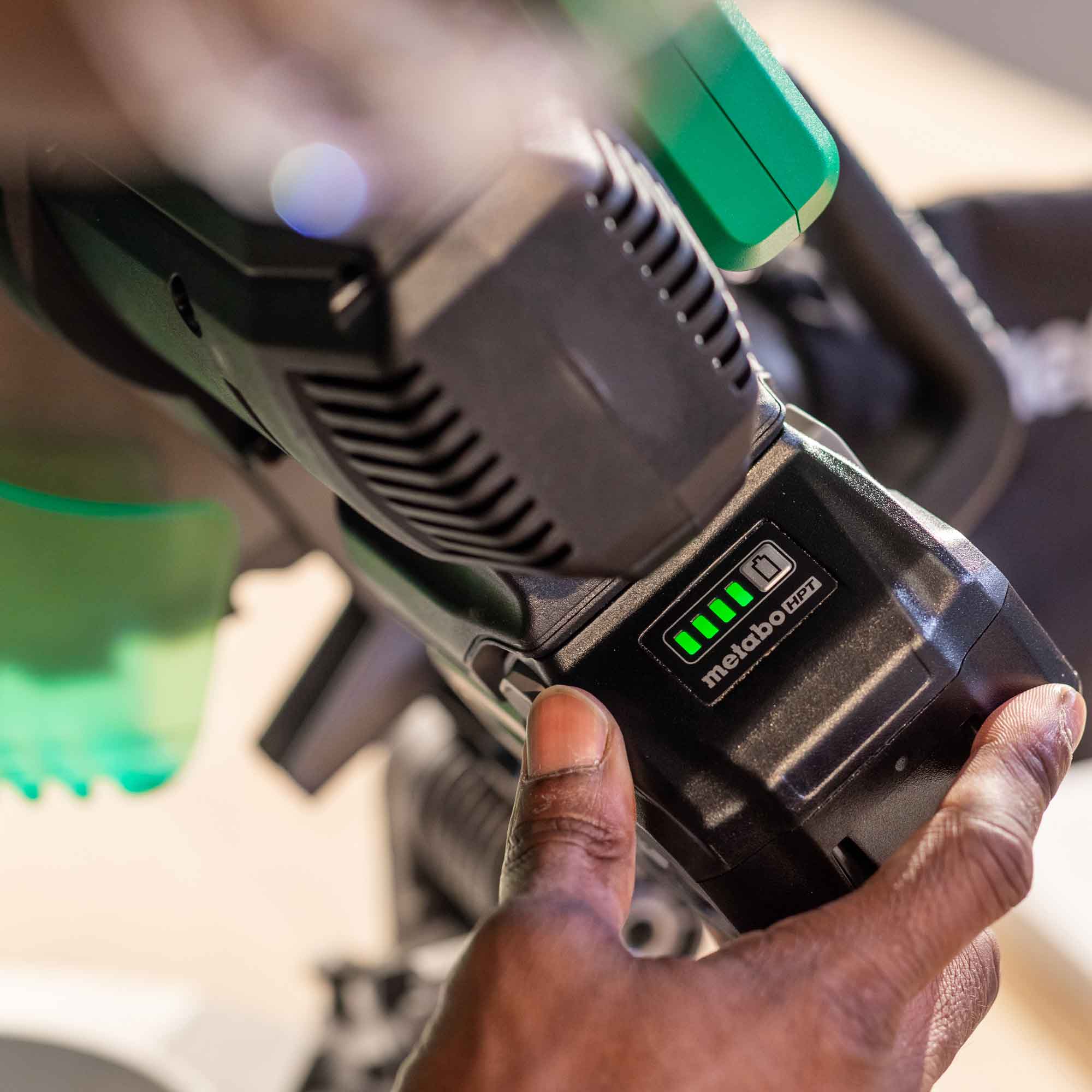 18V MultiVolt™ Cordless 10 Inch Single Bevel Miter Saw Kit