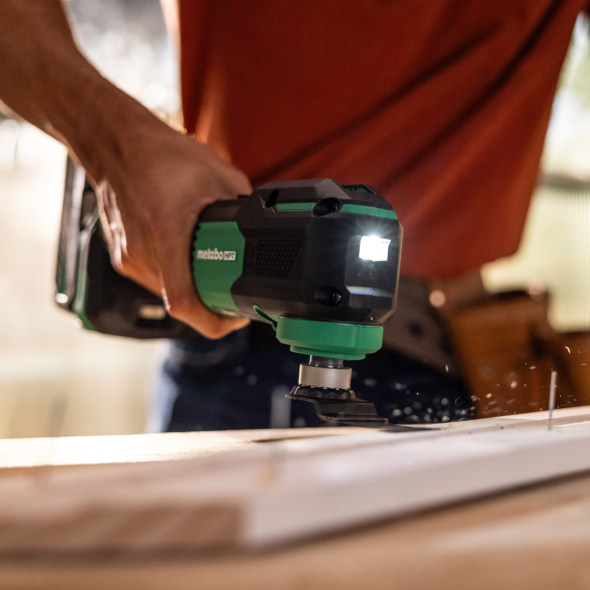 18V MultiVolt™ Cordless Low Vibration Oscillating Multi-Tool with