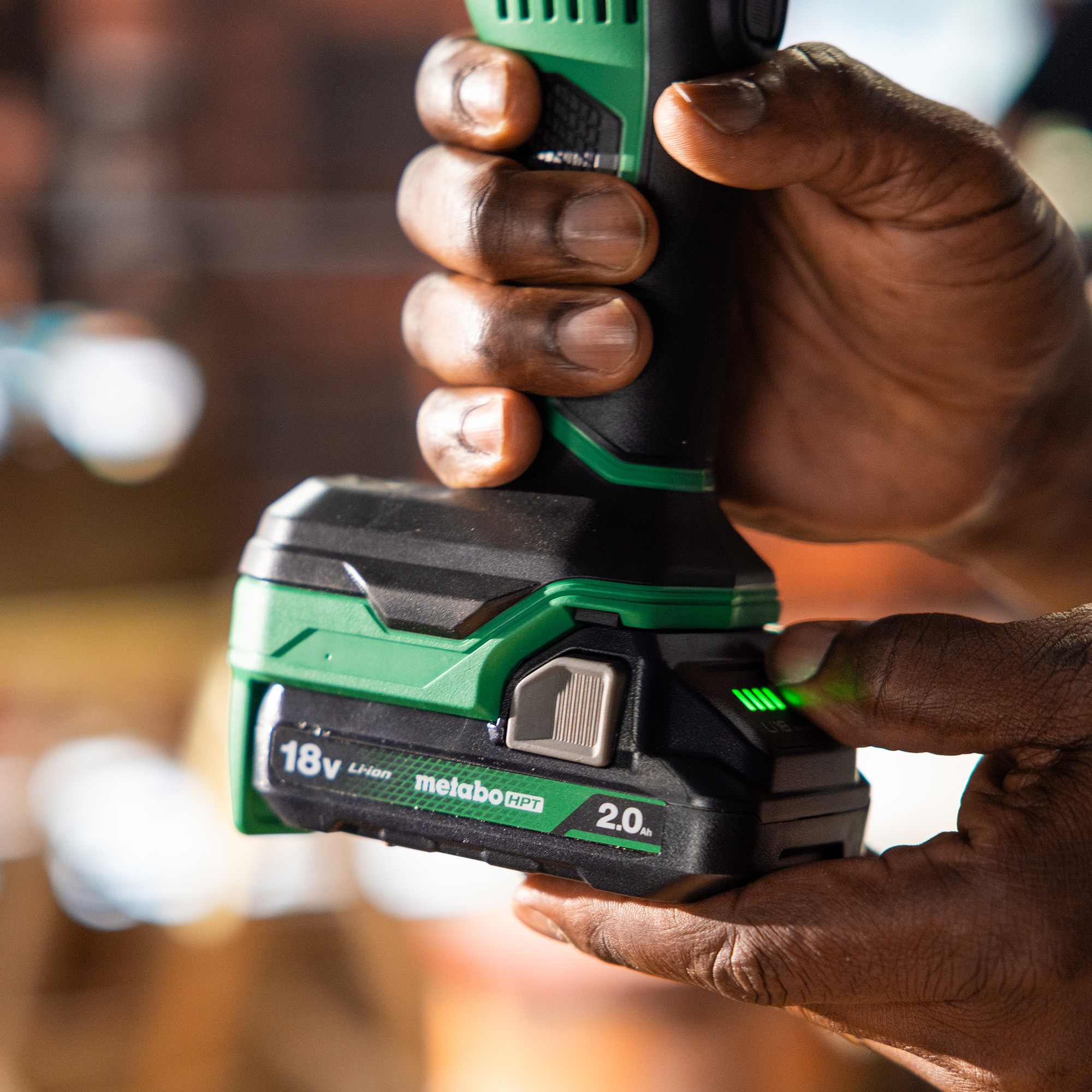 18V MultiVolt™ Cordless Low Vibration Oscillating Multi-Tool with