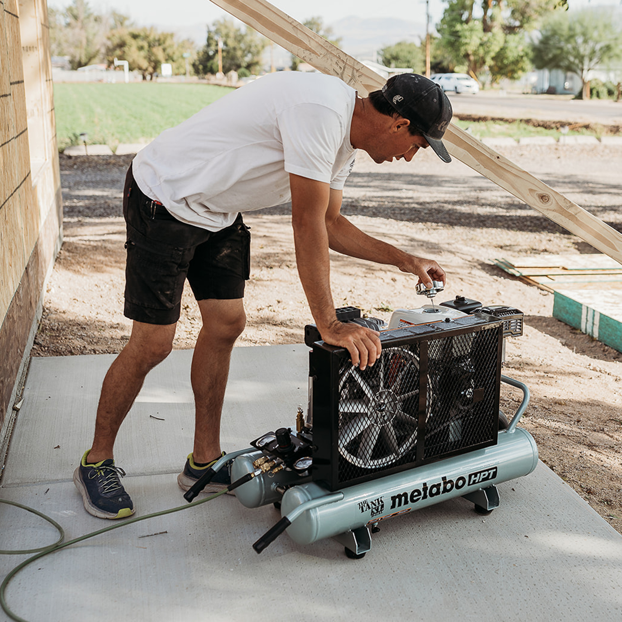 The Tank XL 9-Gallon Gas Wheelbarrow Compressor | Metabo HPT EC2610EA