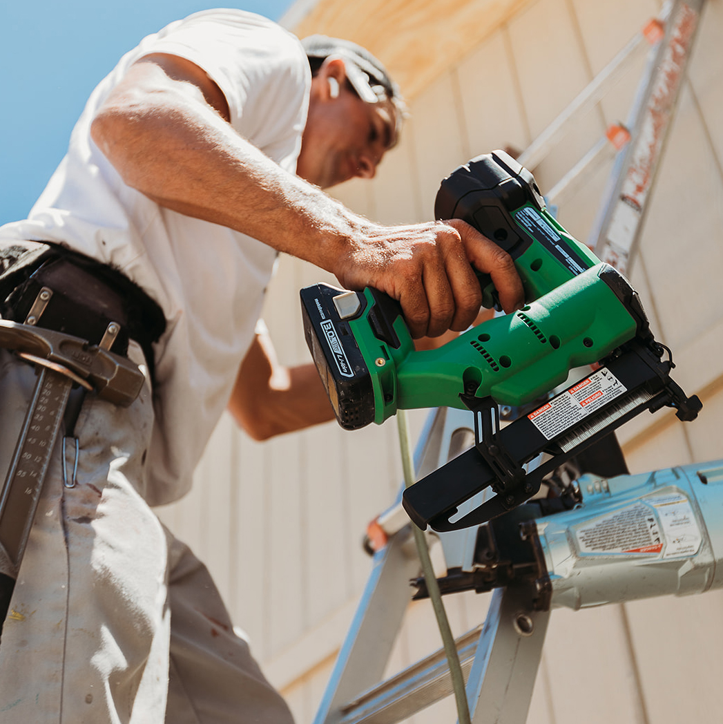 18V MultiVolt™ Brushless 18-Gauge 1/4