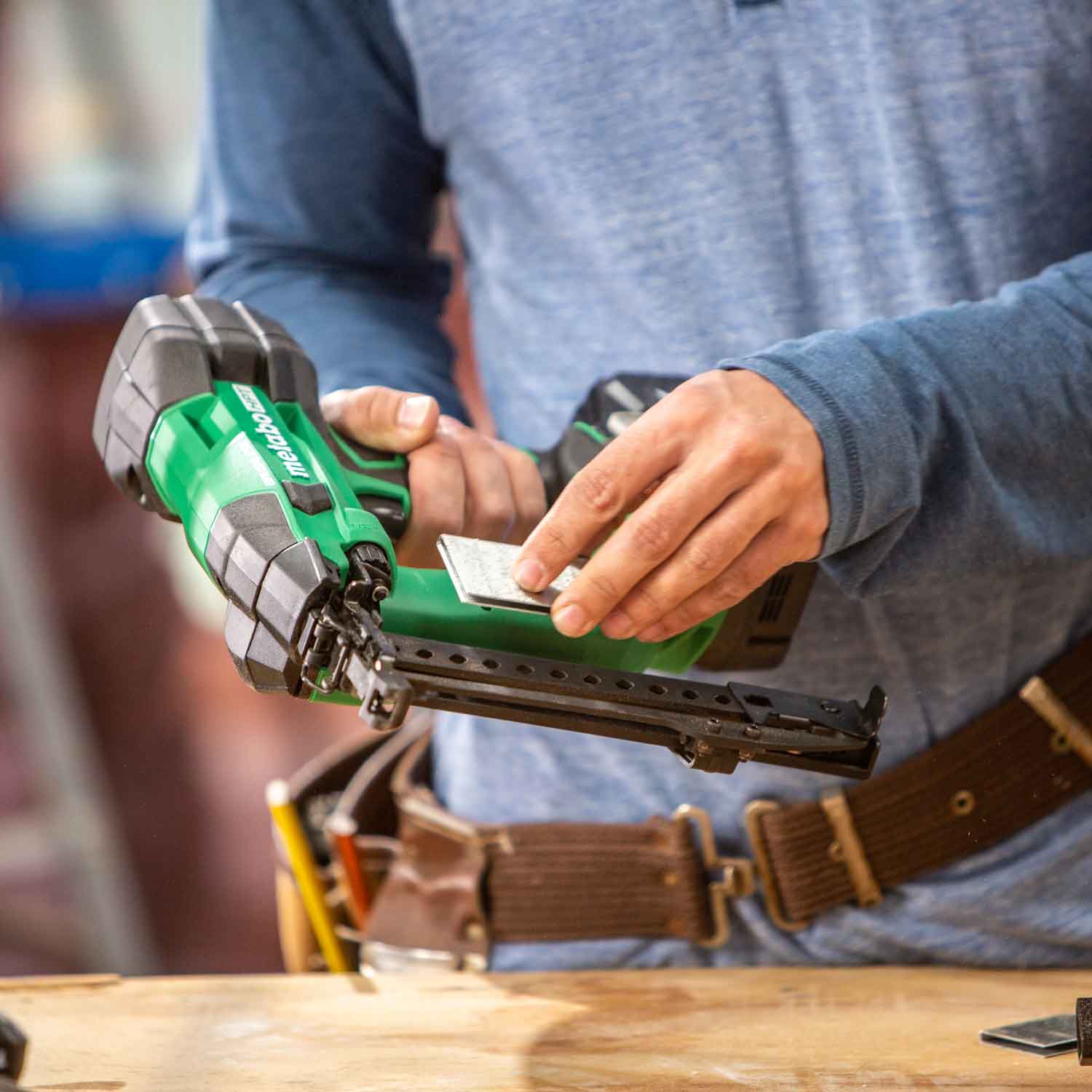 18V MultiVolt™ Brushless 18-Gauge 1/4