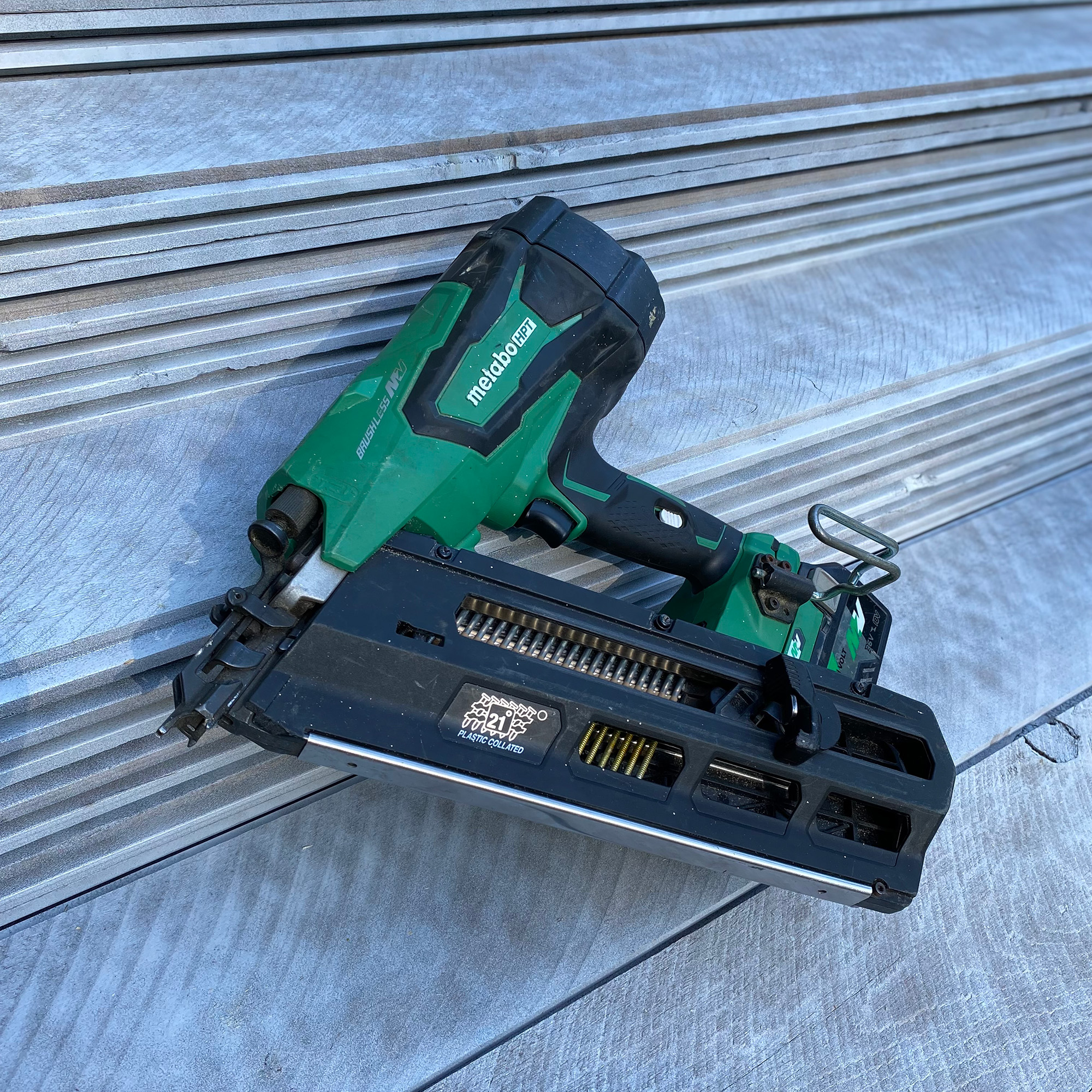 18V MultiVolt™ Cordless 21 Degree 3-1/2