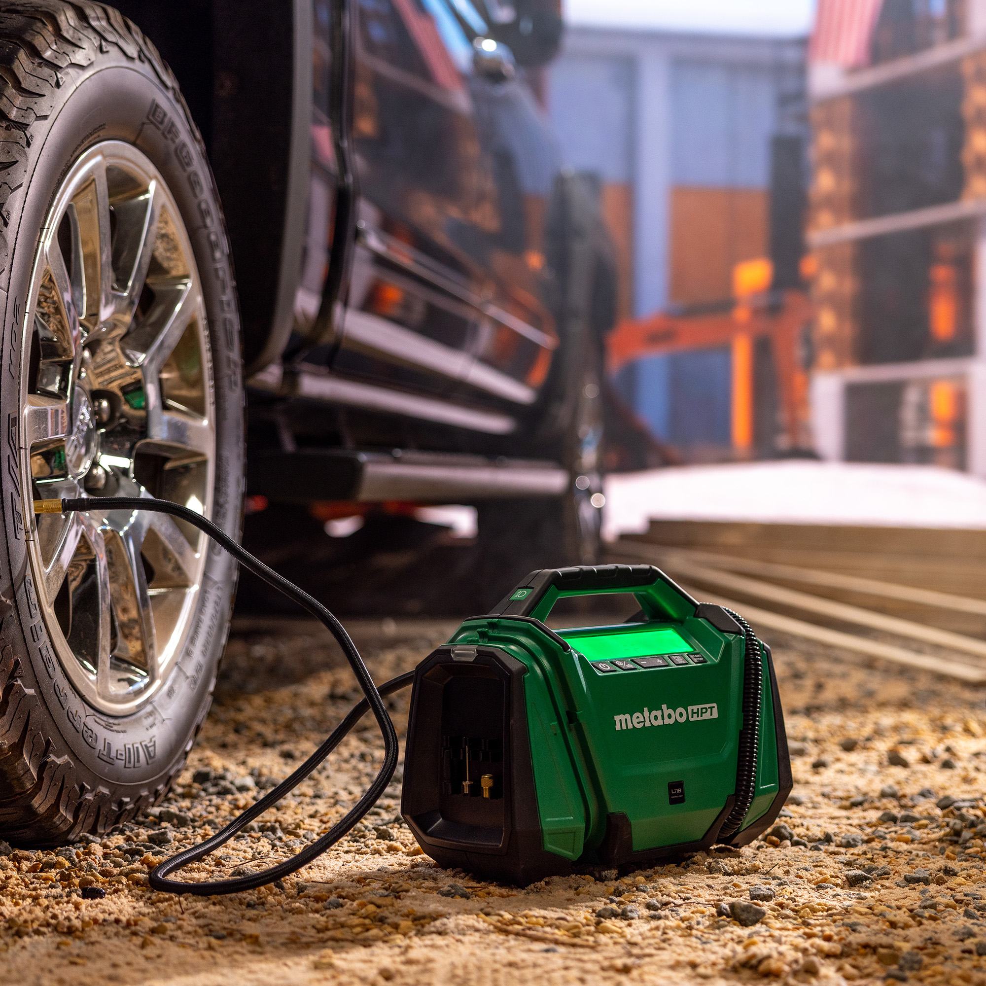 18V MultiVolt™ Cordless Dual Function Inflator (Tool Body Only